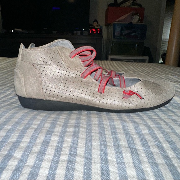 Sundance Shoes Pewter Leather Perforated US Size 6.5/7 - Picture 3 of 12